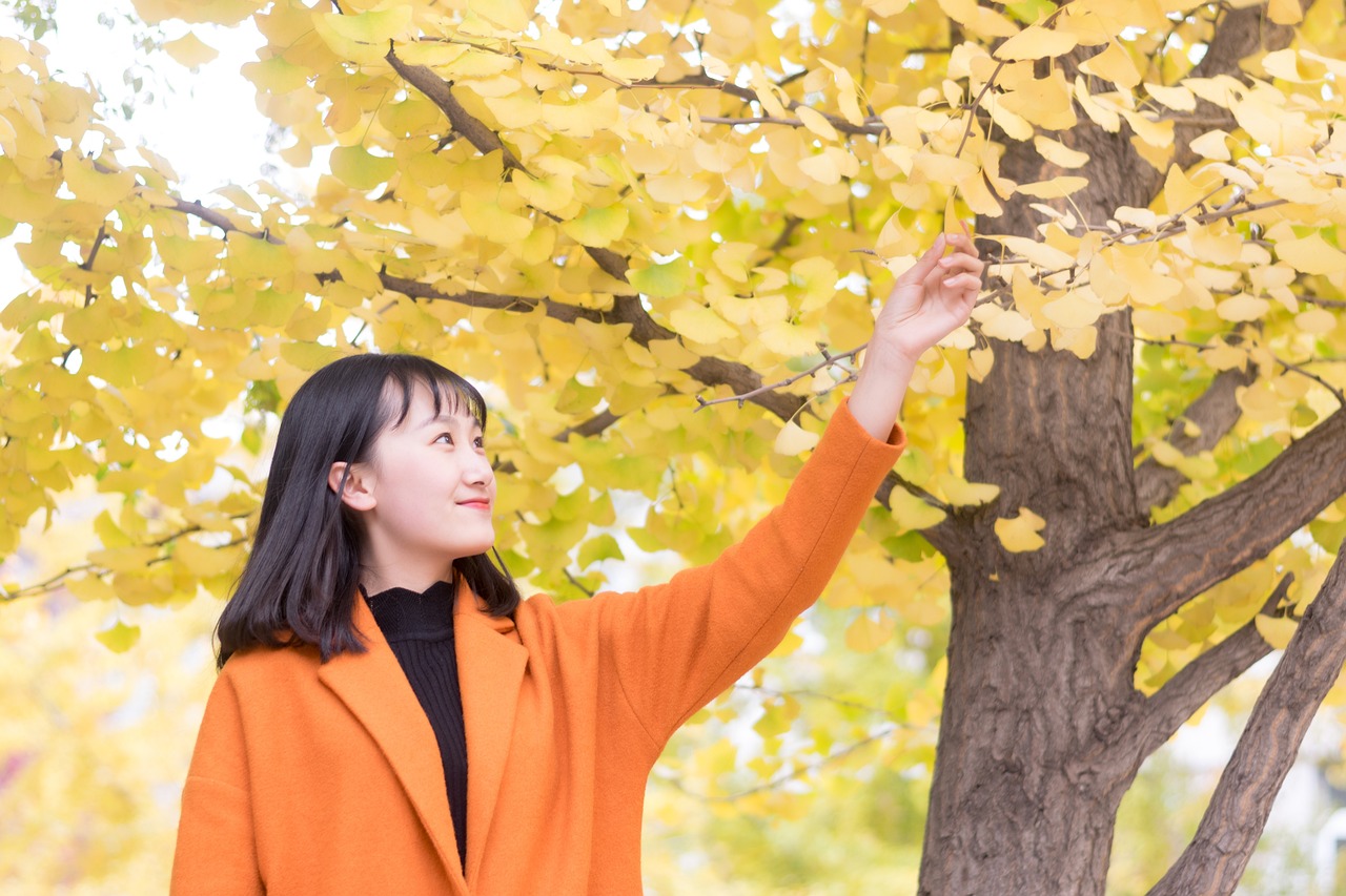 女大学生的兼职,女大学生的兼职现象，挑战与机遇并存