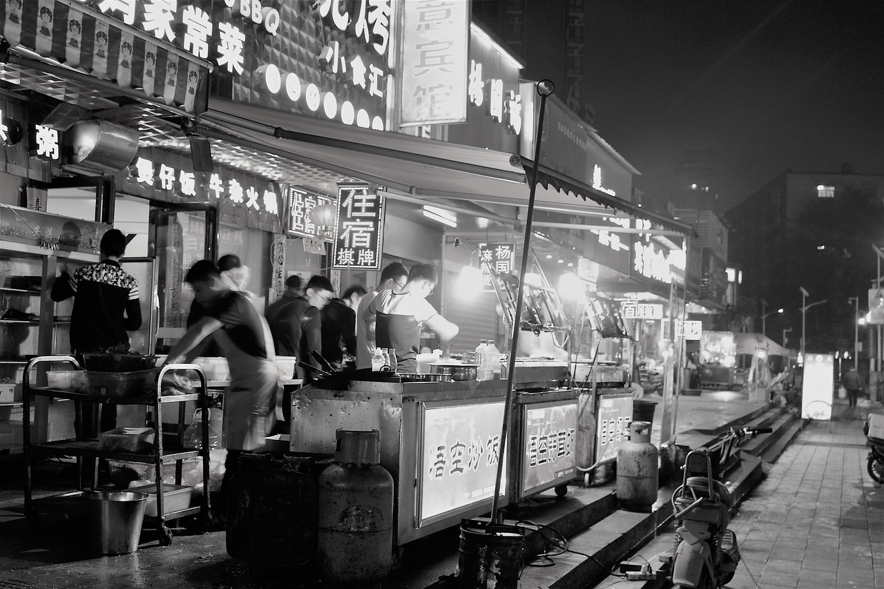 南京夜生活下的兼职风采，探索城市夜晚的多元景象